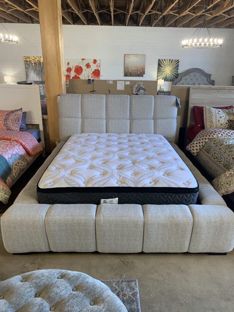 Grendusk Queen Upholstered Bed (Light Gray)