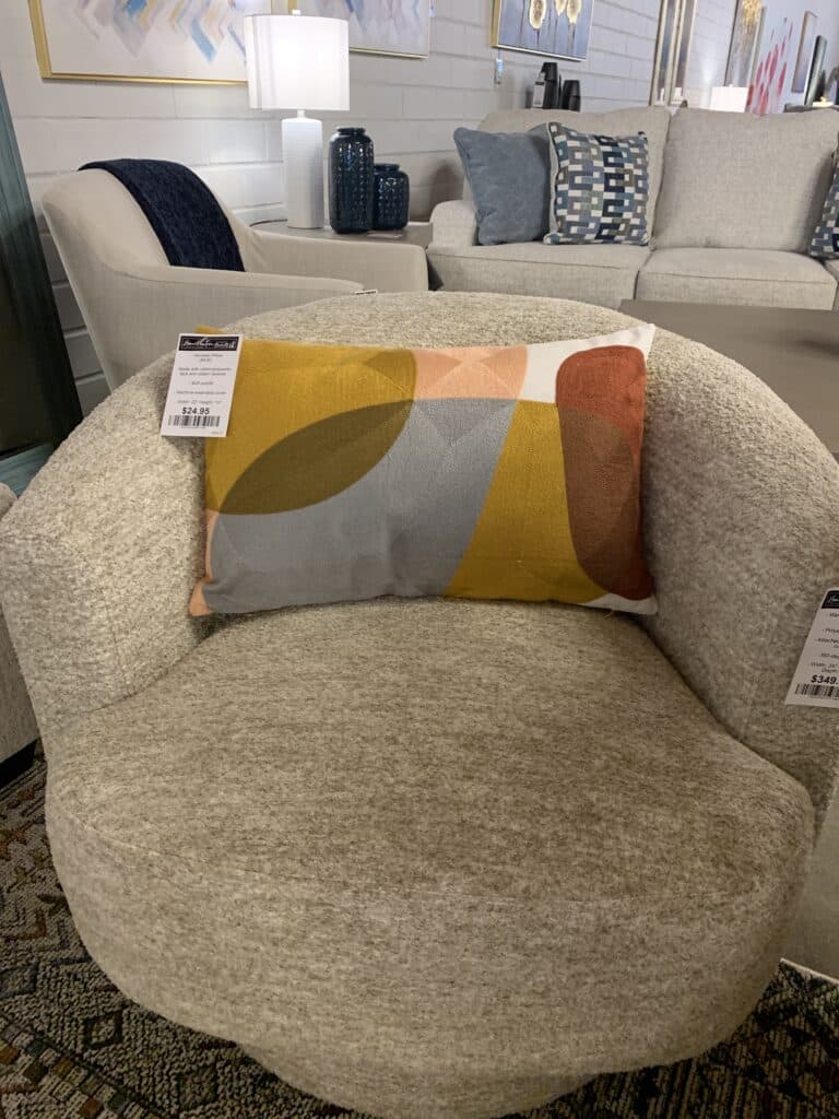 Varness Pillow (Multi)