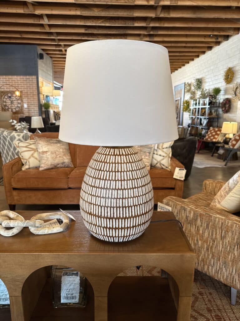 Beige/White Metal Table Lamp