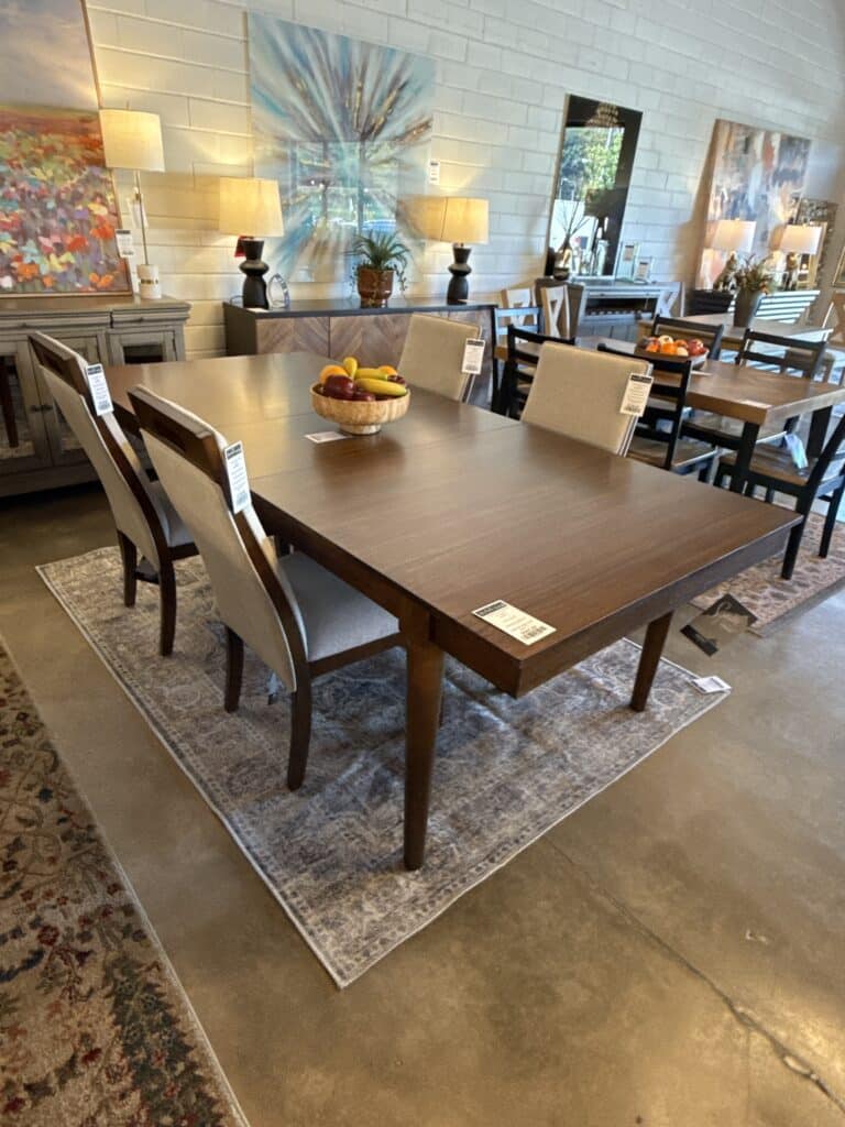 Lyncott Dining Table & 4 Chairs