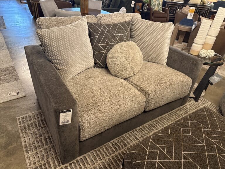 Reddington Loveseat