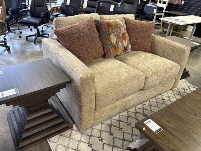 Avendale Loveseat