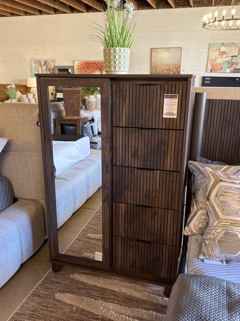 Pamytta Dressing Chest