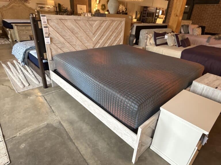 Cayboni King Panel Bed