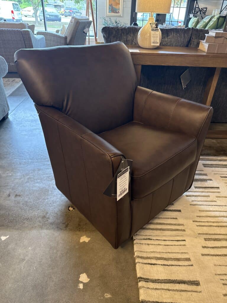 Braydunn Swivel Glider Accent Chair (Espresso Brown)